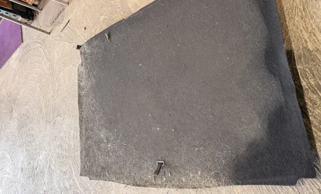 Moquette coffre sale 